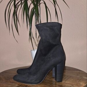 🍸Suede black tight fitting pointed boots🐈‍⬛ (bonnibel)